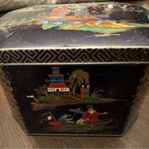 Vintage Daher Asian Design Tin